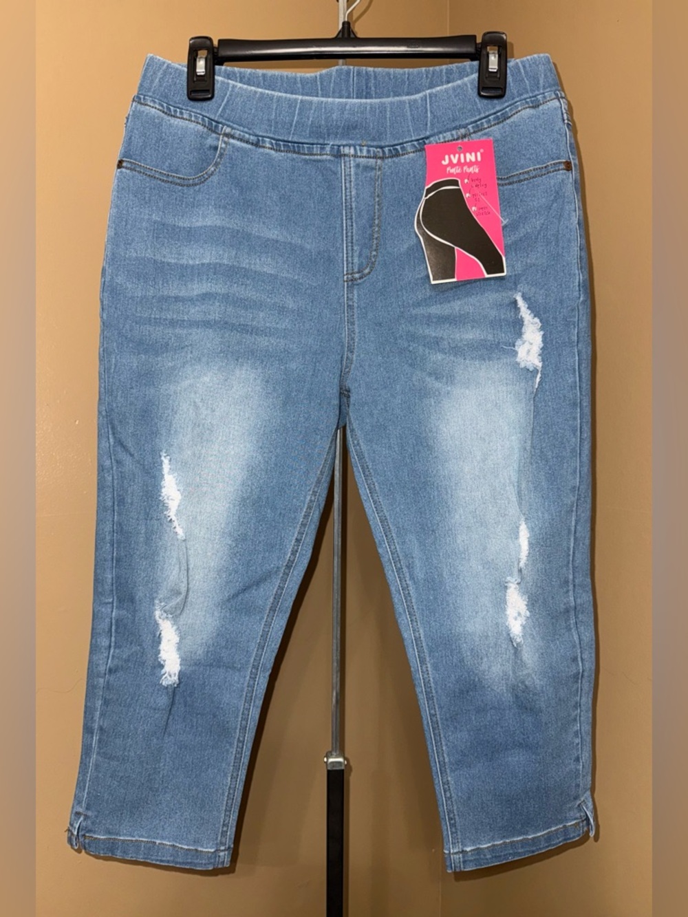 NWT JVINI Light Blue Cropped Distressed Jean Jegging Capris. Size Large.